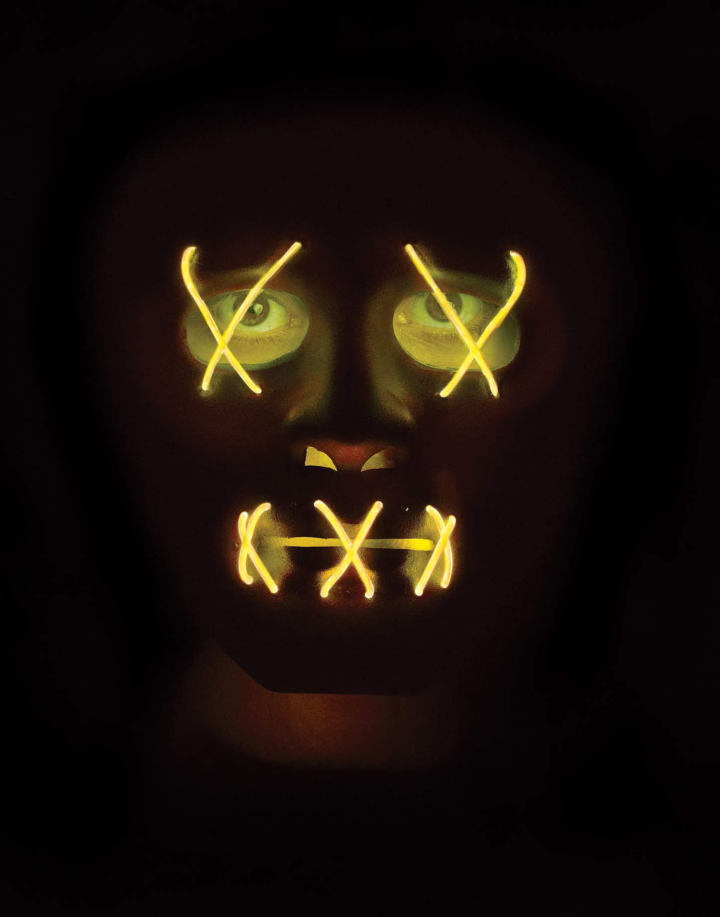 MASCARA NEGRA LED AMARILLO